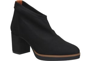 GIULIA-RYANNA-BLACK-DAMES-main.jpg?tr=c-at