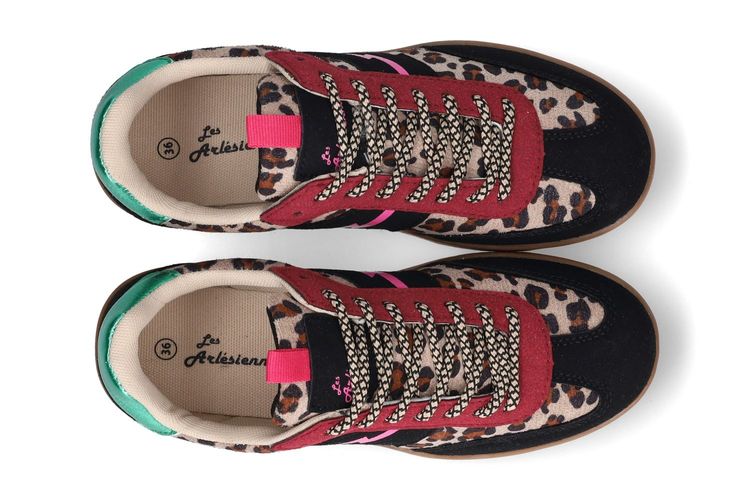 LES ARLESIENNES-LAURENCIA-NOIR-DAMES-0003